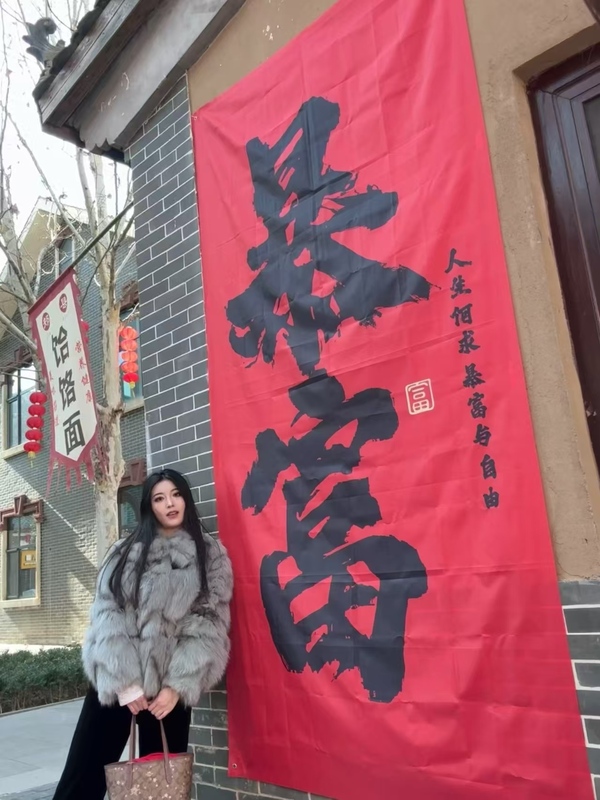 颜值担当的美工大美女.jpg
